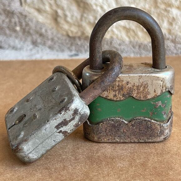 Vintage Rustic Rusty Decor Interlocked Mini Padlocks with Keys Set of 2 - Picture 11 of 16
